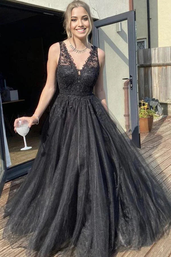 Vestido de fiesta formal de tul negro con escote en V y corte A
